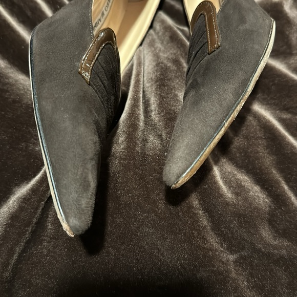 Women’s  Manolo Blahnik Brown Suede Pumps with a Kitten heel. Size 40 EU - Picture 9 of 9